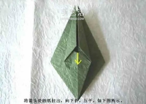 Origami flowers are essential! Illustration of the origami method of a simple calyx