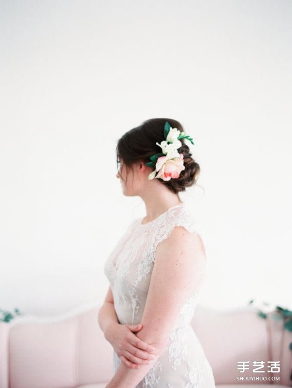 Four kinds of dreamy garlands for the bride and unconventional bridal headwear