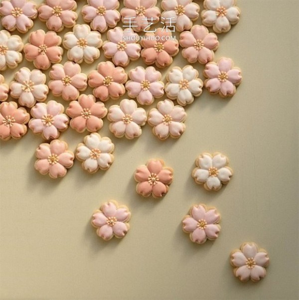 Just like retro tiles! Frosted biscuits made by dessert artist KUNIKA