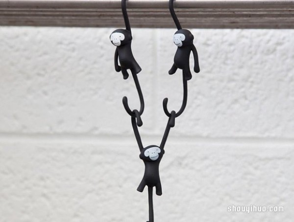 The cute cantilevered monkey hook helps you collect kitchen utensils