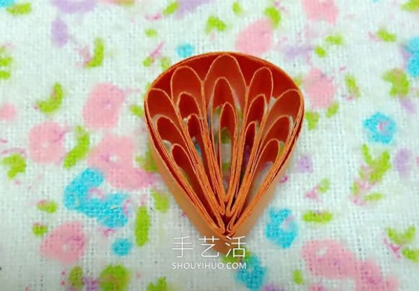 You can also do it with a comb! Simple and cute handmade paper five-petal flower