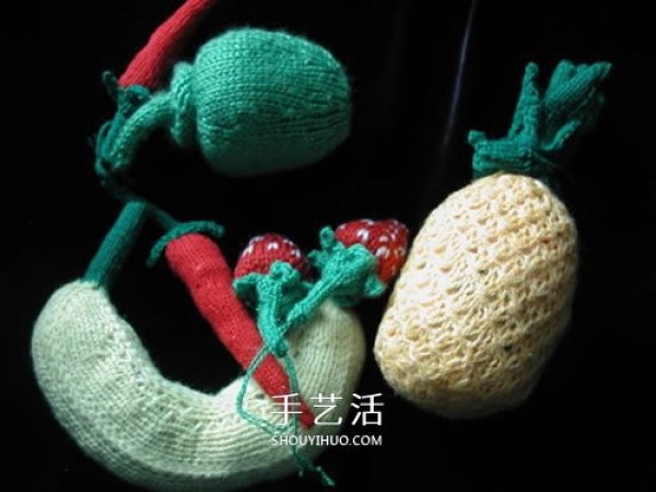 Pictures of fruit made from wool can also be used as interesting pillows