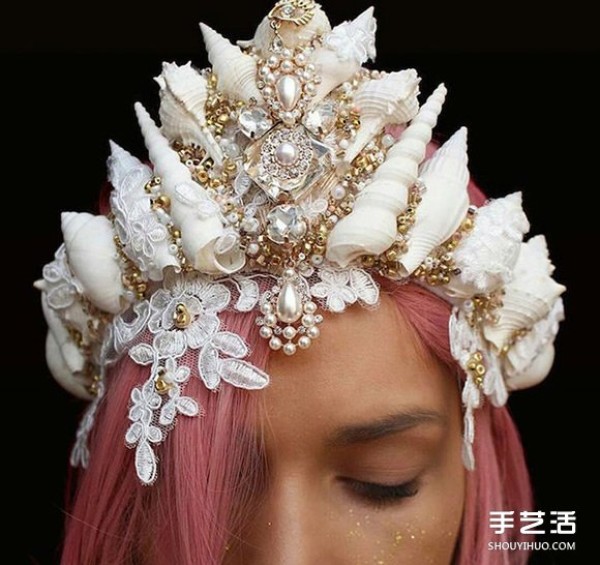 27-year-old Australian gardener: uses shells and jewels to make mermaid crowns