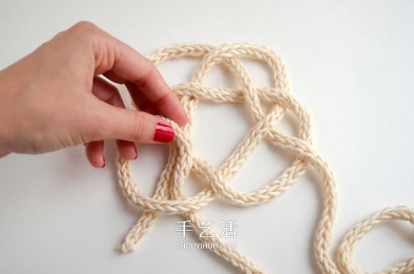 Illustration of a woven coaster made of wool and rope is like a beautiful cloud! 