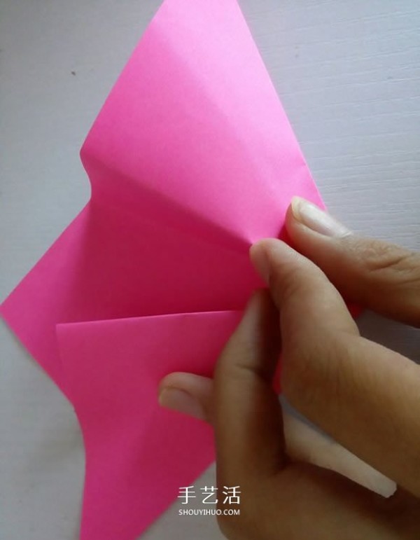 Illustration of the steps of folding a simple and beautiful five-petal paper flower