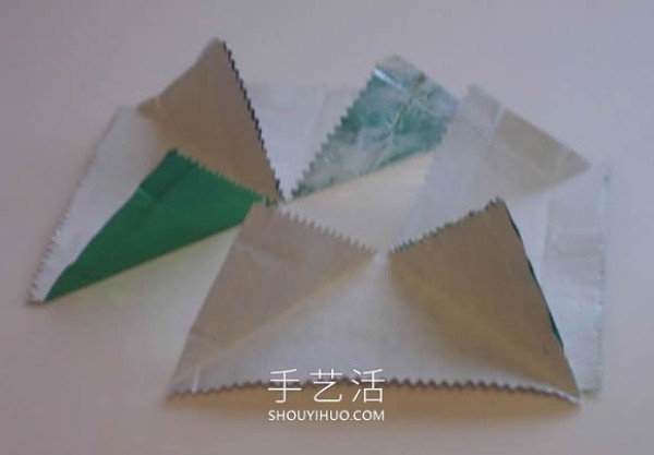 Illustration of how to use chewing gum wrapper waste to make homemade small umbrellas