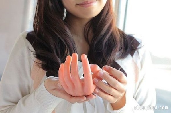 "YUMIs hand" shocking mobile phone holder design is really the same! 