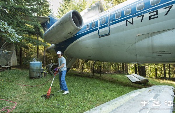 US retired engineer buys retired Boeing aircraft and renovates house