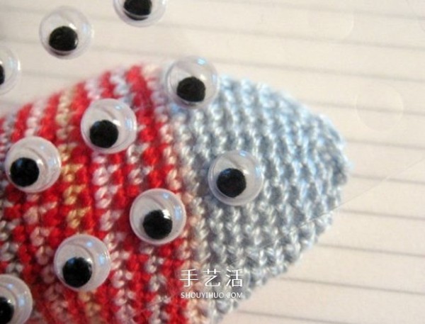 Every year there will be more than one happy year! Step by step diagram of crocheting cute little fish