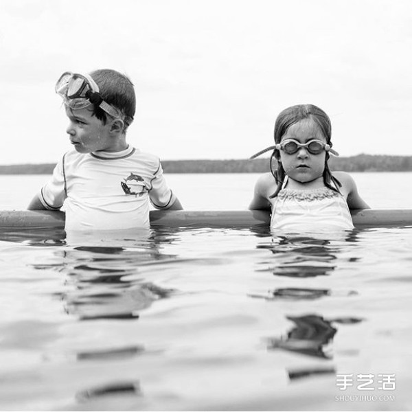 Mother records her childrens innocent childhood with loving photos