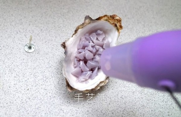 A simple way to make beautiful candles by reusing oyster shells