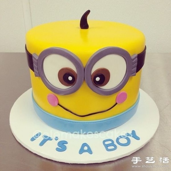 Cute Minions Cake