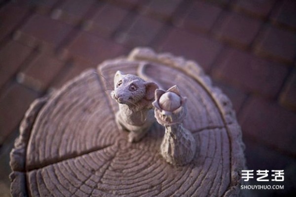 A lifelike sand sculpture in the shape of an elephant and a mouse playing chess, full of a fairy tale atmosphere