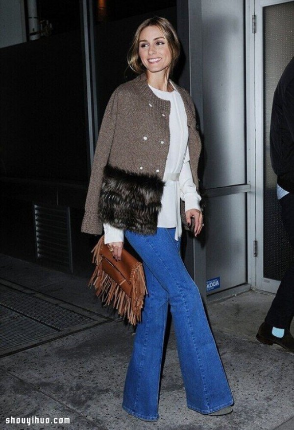 Bell-bottom pants are back! Female celebrities demonstrate the fashionable style of bell bottoms