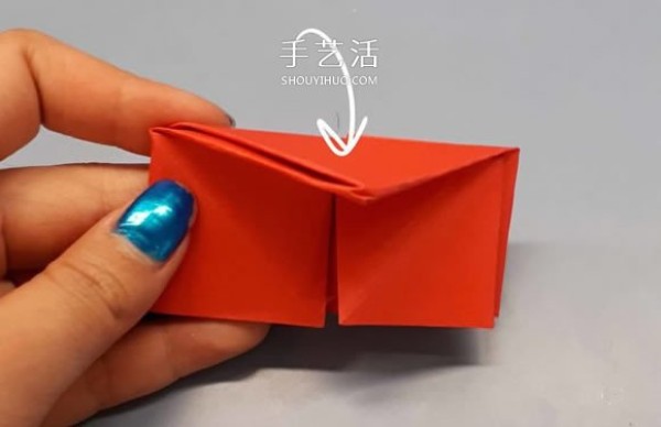 Illustrated tutorial on the origami method of a simple paper rose