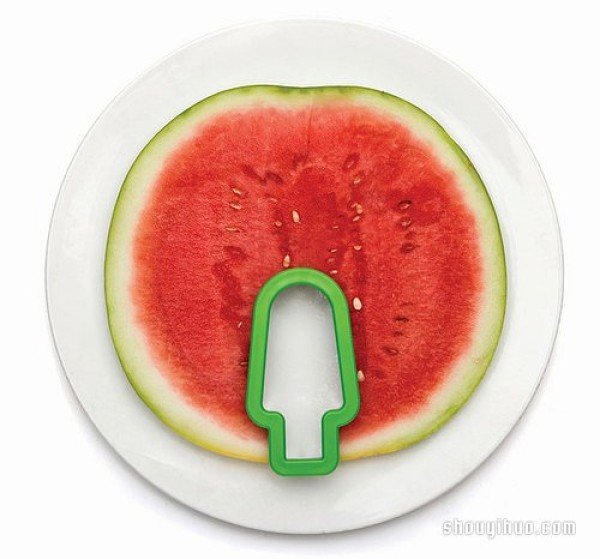 Pepo slicing mold can easily cut watermelon into cute ice cream