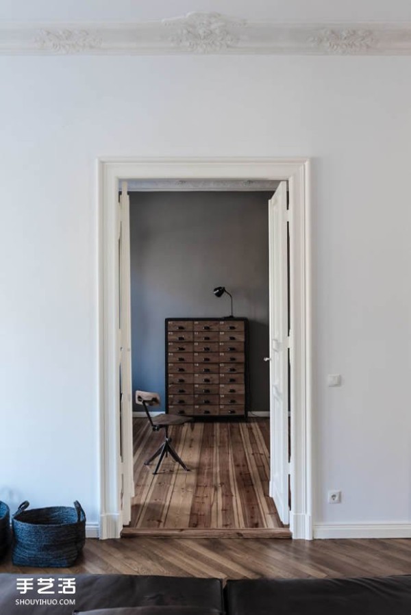 The Romantic Renovation of an Old Apartment in Berlin in the 19th Century by the Germans