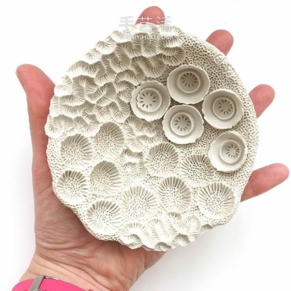 Amazing hand-made ceramic sculptures imitating the textures of aquatic life