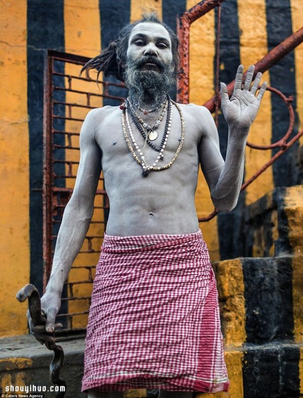 The terrifying "corpse-eating tribe" Aghori in Varanasi, India