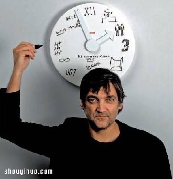 Creative wall clock product design that is convenient for writing and wiping