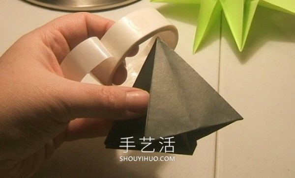 Detailed step-by-step diagram of how to fold a simple origami three-dimensional Christmas tree