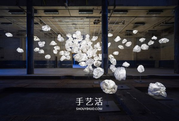 A cloud-making movement that took 800 hours with white paper and LED lights