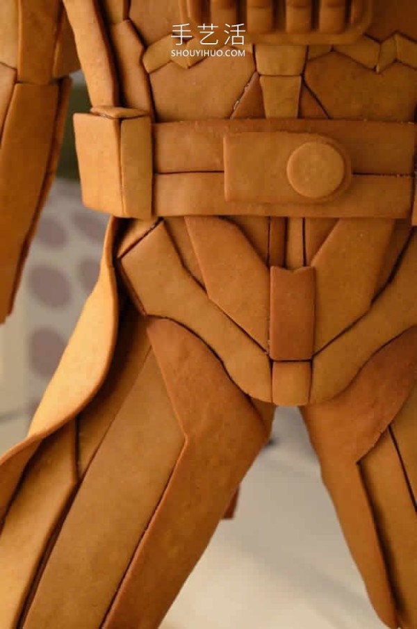 Create incredible movie-style sculptures out of gingerbread