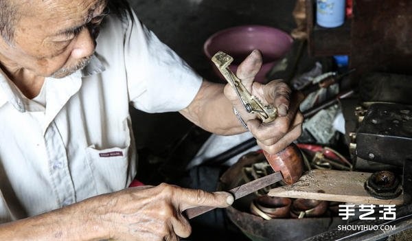 Goodbye to the copper spoon of a decade, Grandpa Huang Youxins copper ice spoon craftsmanship