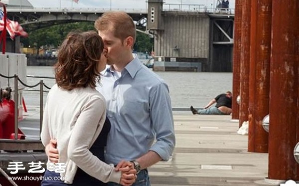 A super funny creative wedding photo for a couple, so awesome! 