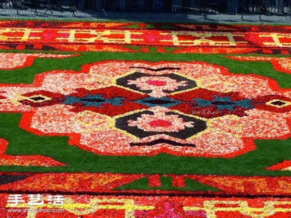 Super spectacular Belgian flower carpet! A total of one million begonias