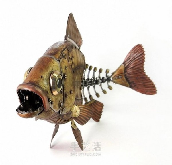 Discarded mechanical parts to DIY steampunk-style animal sculptures