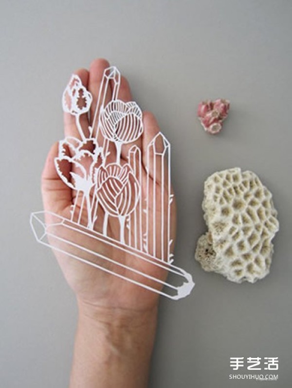 Flowers+Crystal=? The healing paper-cut art is so beautiful! 