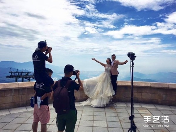 The beautiful and unscientific wedding photos are thanks to the hard work of the people behind the scenes