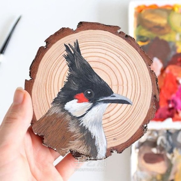 The artist spent 100 days painting 100 species of birds on wood chips