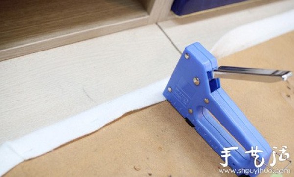 Tutorial on transforming old wooden boards into an ironing board