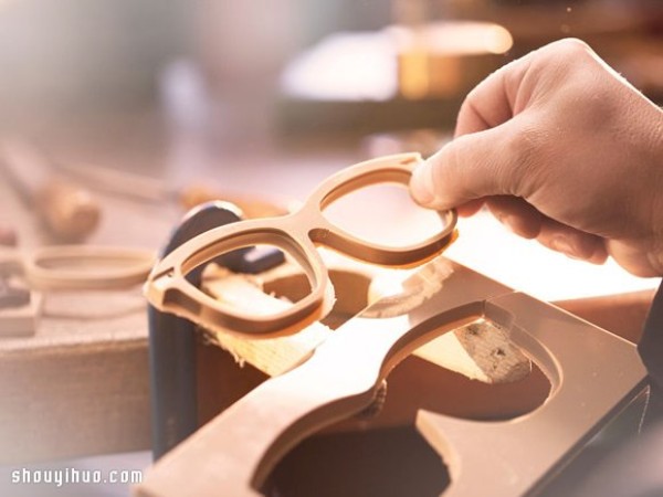 Burberry handmade glasses production process