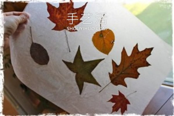 How to make hand-made Mid-Autumn Festival lanterns with fallen leaves in autumn