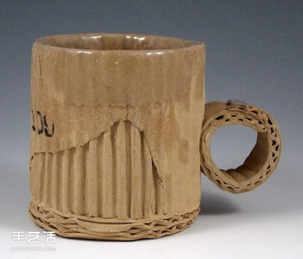 Old ceramic works: simulated corrugated paper and metal cans are super realistic