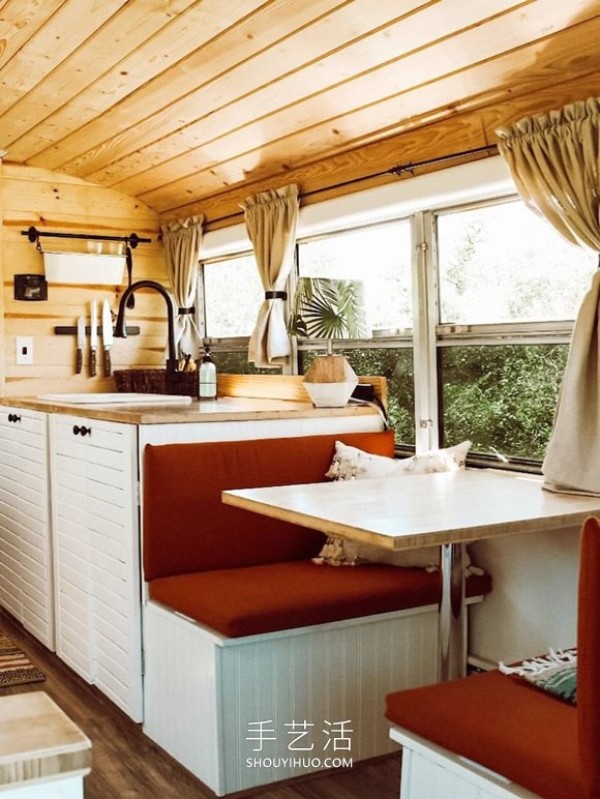 This couple transformed an ordinary school bus into a stylish tiny house