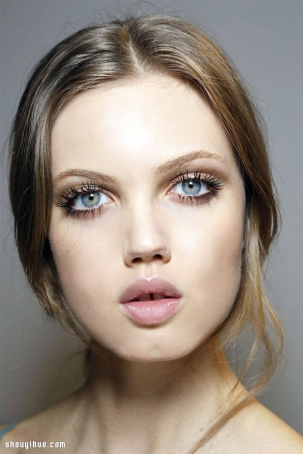 2015 is here! A sneak peek of 7 spring and summer makeup trends~