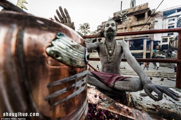 The terrifying "corpse-eating tribe" Aghori in Varanasi, India