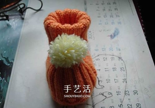 How to Knit Warm Shoes for Baby, Illustration of Knitting Cute Baby Shoes