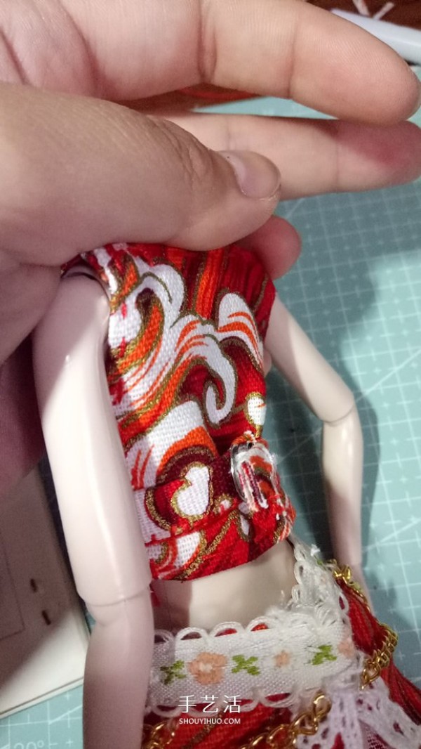 Chou Chou will show you how to make beautiful doll clothes by hand