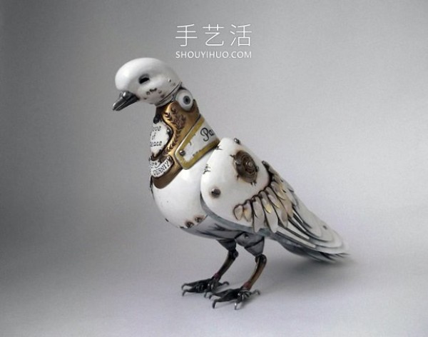 Discarded mechanical parts to DIY steampunk-style animal sculptures