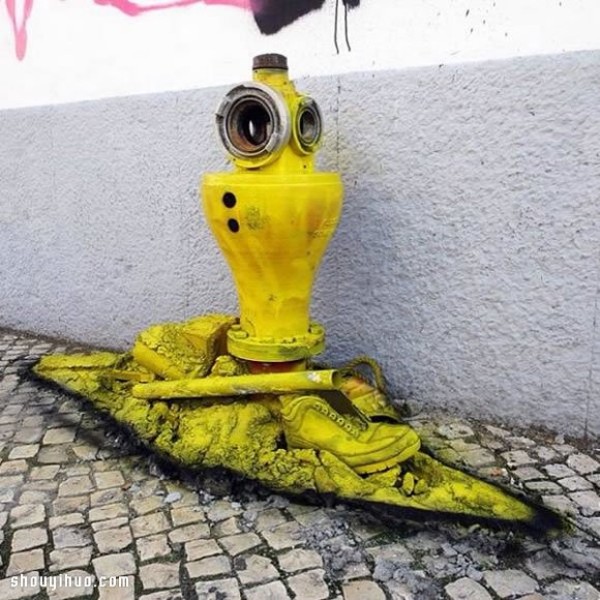 Use the waste and garbage on the street to DIY shocking graffiti art