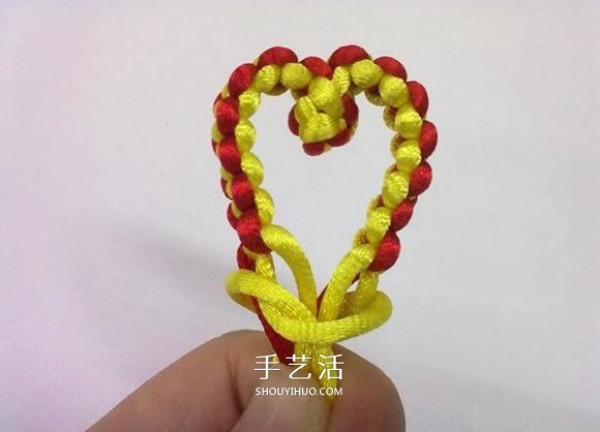 How to knit heart-shaped concentric knots and illustrate the knitting method of Valentines Day hearts