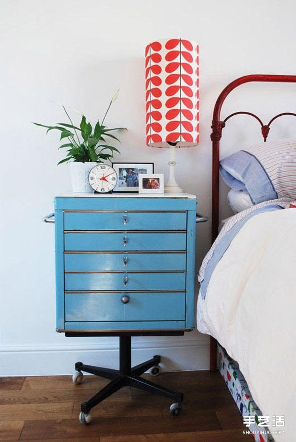 29 unique home bedside table placement designs