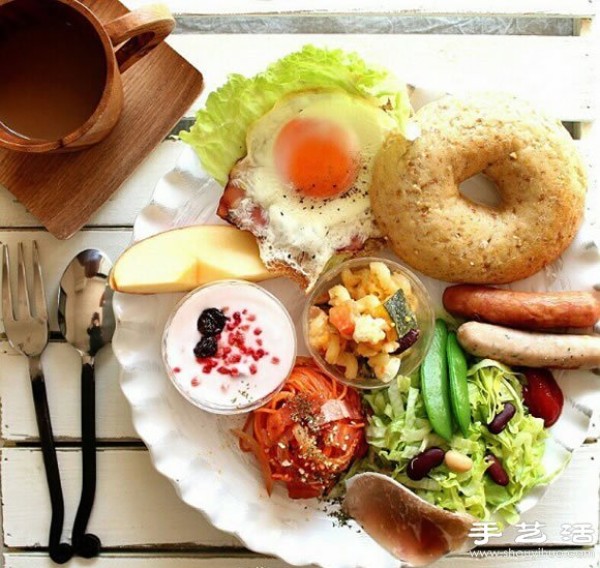 Creative DIY beautiful and loving breakfast plate