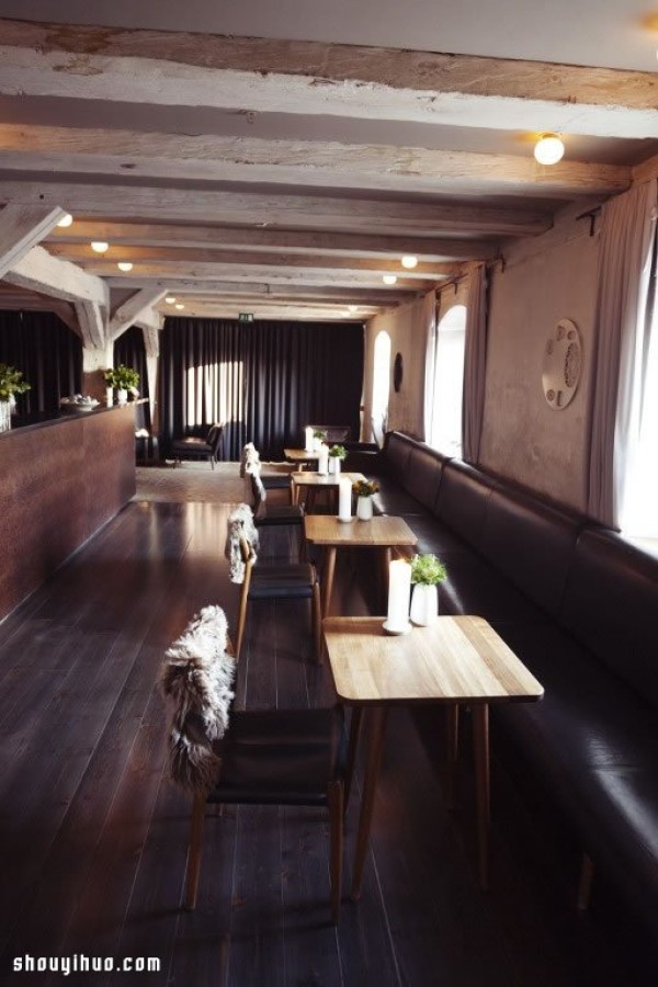 Try the two-Michelin-star delicacies at NOMA, Denmarks simple-decoration restaurant