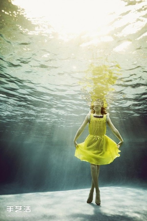 Fun underwater photography for children yields unexpected photographic effects